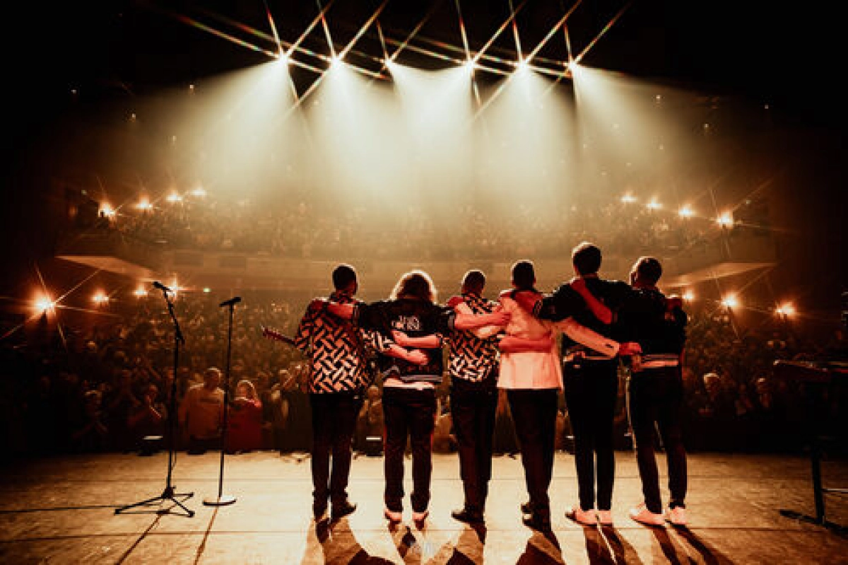 Bee Gees by Maincourse - You should be dancing